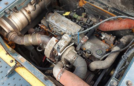 2013 Hyundai R380LC-9A crawler excavator engine compartment view 2013 Hyundai R380LC-9A crawler excavator engine compartment view