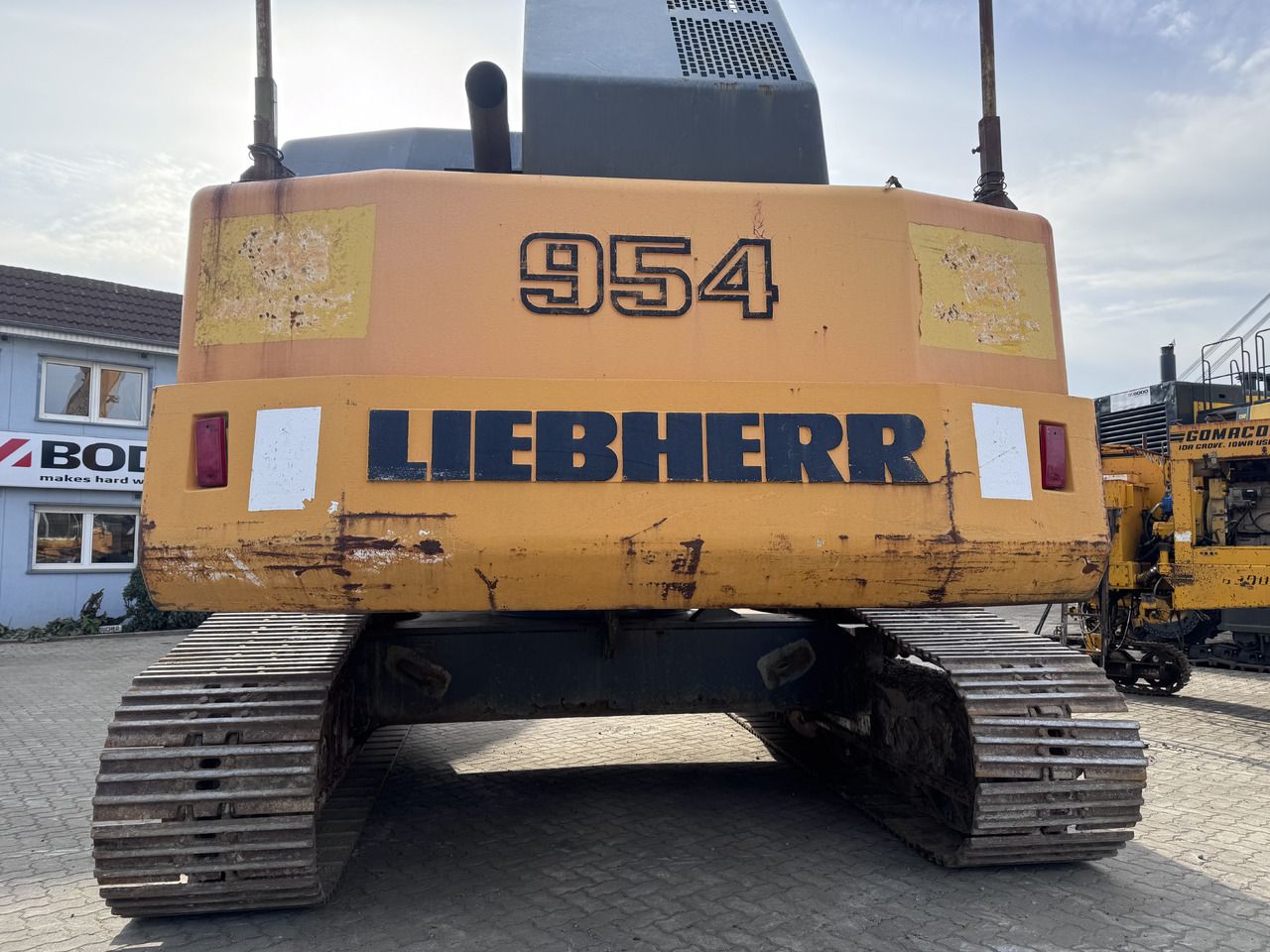 2003 Liebherr 954 material handler rear view 2003 Liebherr 954 material handler rear view