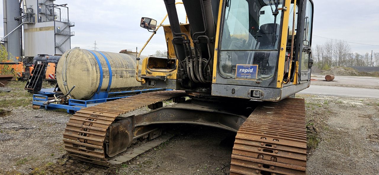 2006 Volvo EC210BLC crawler excavator, front three-quarter view 2006 Volvo EC210BLC crawler excavator, front three-quarter view