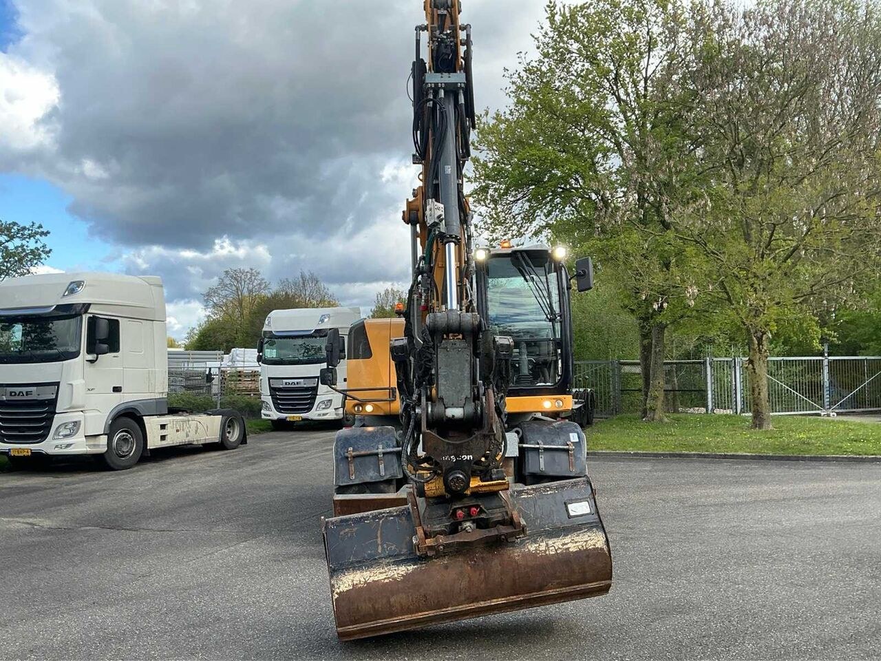 2017 Liebherr 914 LITRONIC wheel excavator, front view