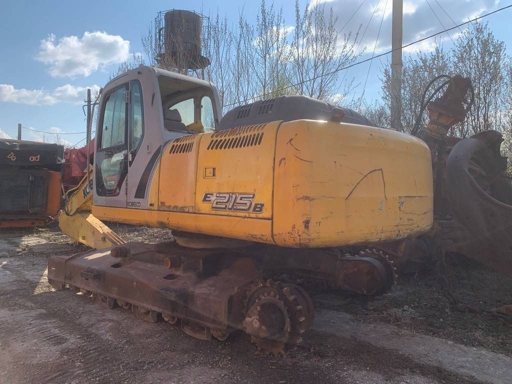 2007 New Holland E215B crawler excavator, rear three-quarter view 2007 New Holland E215B crawler excavator, rear three-quarter view