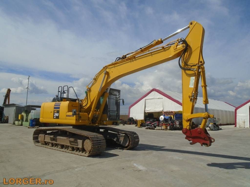2015 Komatsu PC290LC-10 crawler excavator, side view 2015 Komatsu PC290LC-10 crawler excavator, side view