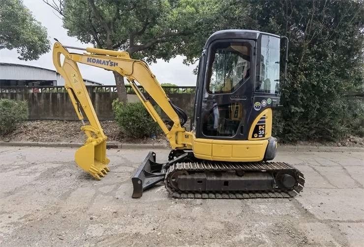 2023 Komatsu PC35 mini excavator, side view 2023 Komatsu PC35 mini excavator, side view