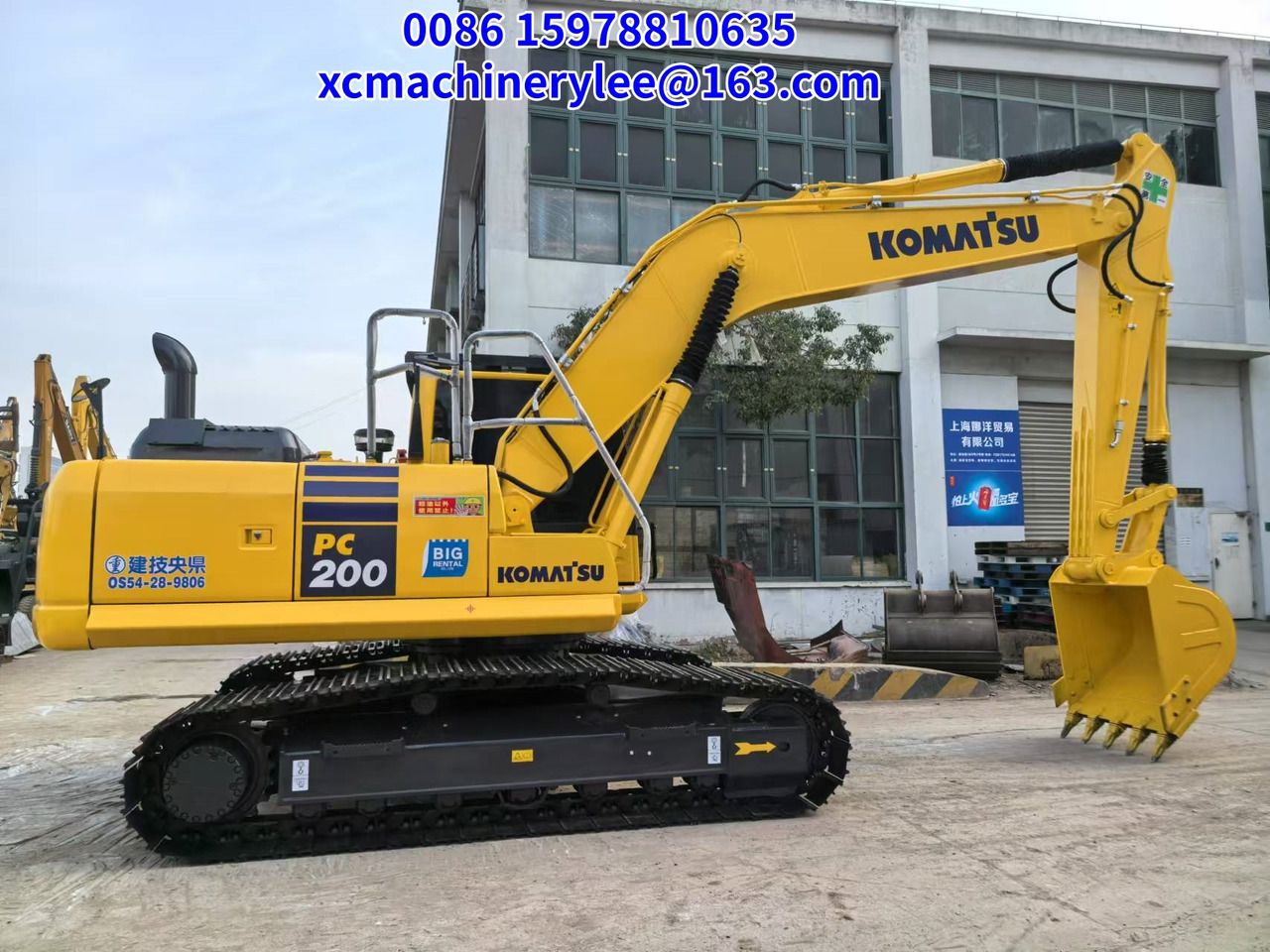 2024 Komatsu PC200 crawler excavator side view 2024 Komatsu PC200 crawler excavator side view