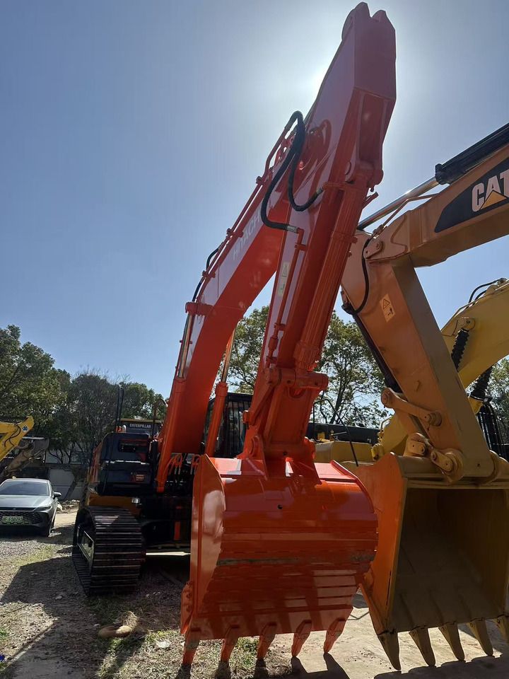 2024 Hitachi ZX350H-5G crawler excavator, front-facing view 2024 Hitachi ZX350H-5G crawler excavator, front-facing view