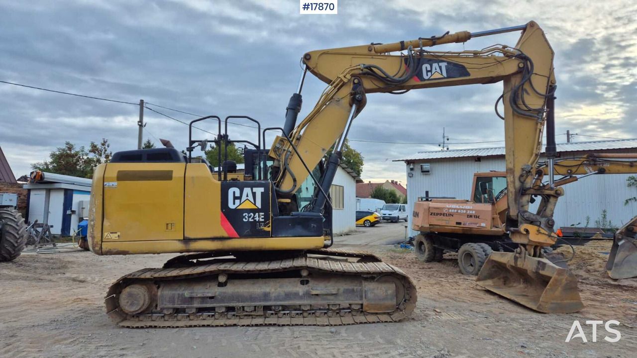 2012 Caterpillar 324E crawler excavator, side profile view 2012 Caterpillar 324E crawler excavator, side profile view