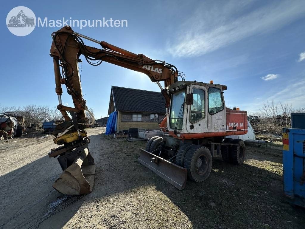 2001 Atlas 1404 M wheel excavator, front three-quarter view 2001 Atlas 1404 M wheel excavator, front three-quarter view