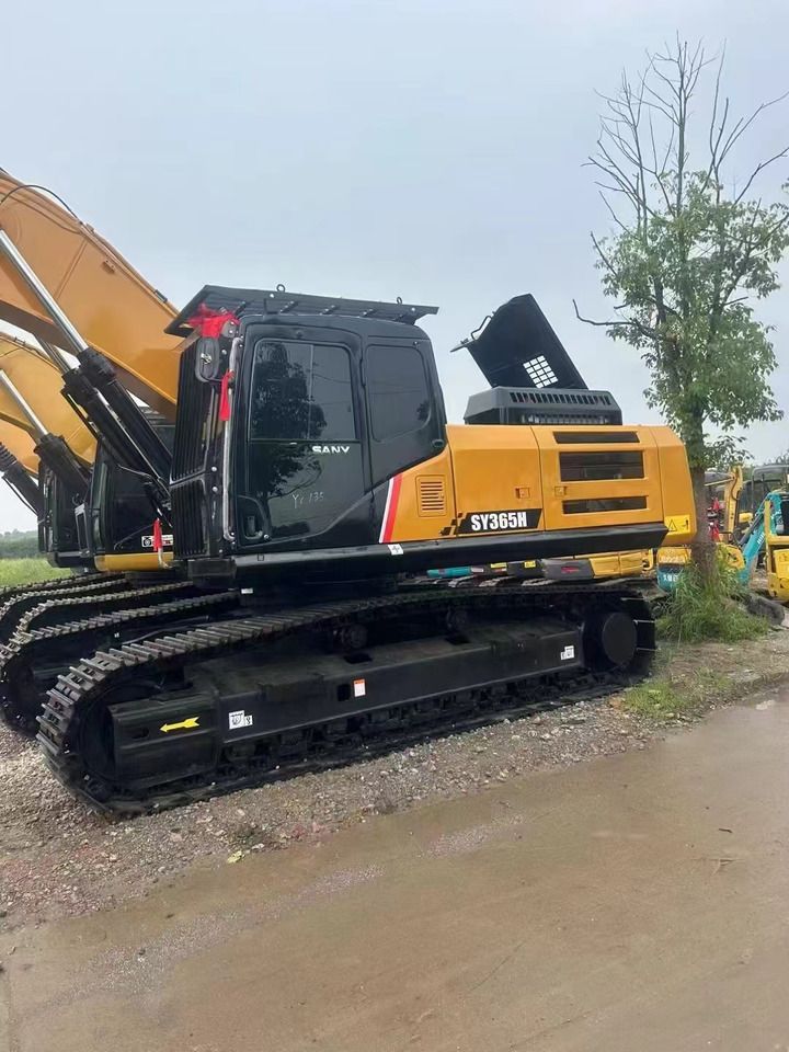 Sany SY365H crawler excavator, side view Sany SY365H crawler excavator, side view