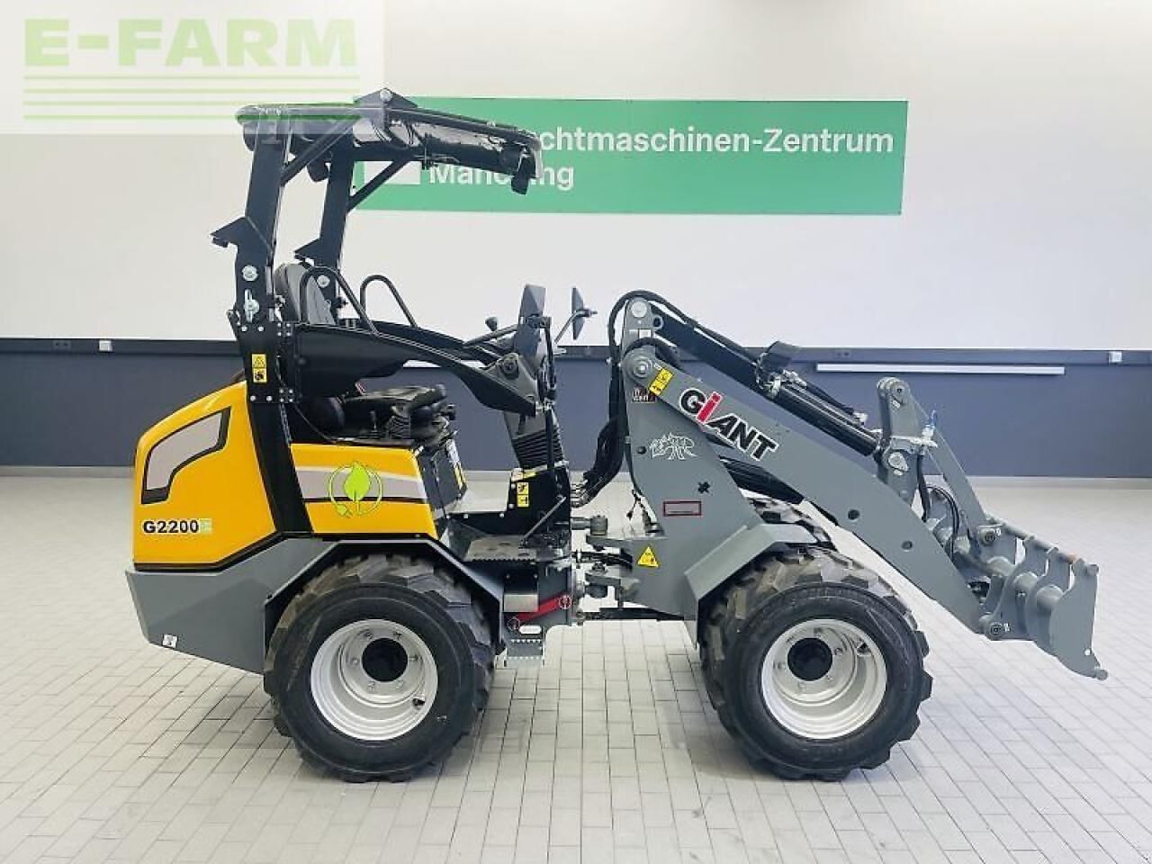 2023 Giant G2200E mini excavator, side view 2023 Giant G2200E mini excavator, side view