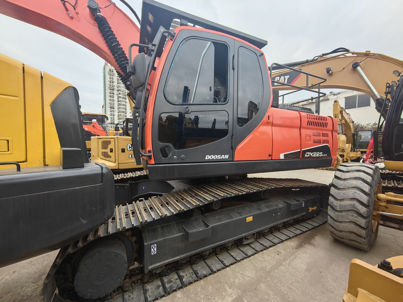 2024 Doosan DX225LCA crawler excavator side view 2024 Doosan DX225LCA crawler excavator side view