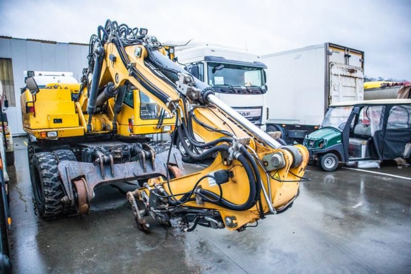 2012 Atlas 160WSR wheel excavator, rear three-quarter view 2012 Atlas 160WSR wheel excavator, rear three-quarter view