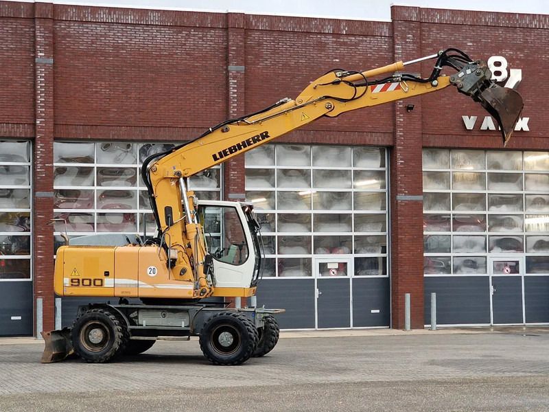 2009 Liebherr A900C wheel excavator side view