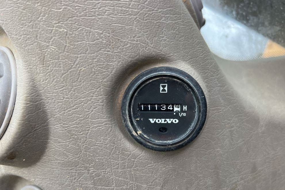 2012 Volvo EC220DL crawler excavator hour meter 2012 Volvo EC220DL crawler excavator hour meter