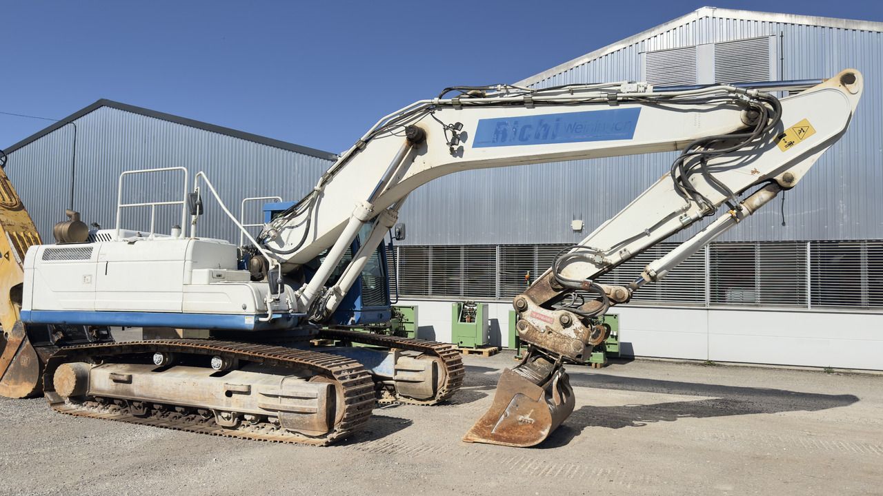 2015 Hyundai HX330 crawler excavator, side view 2015 Hyundai HX330 crawler excavator, side view