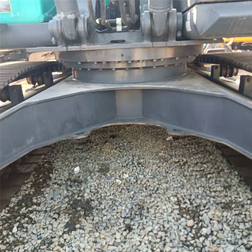 2017 Kobelco SK350D crawler excavator undercarriage view