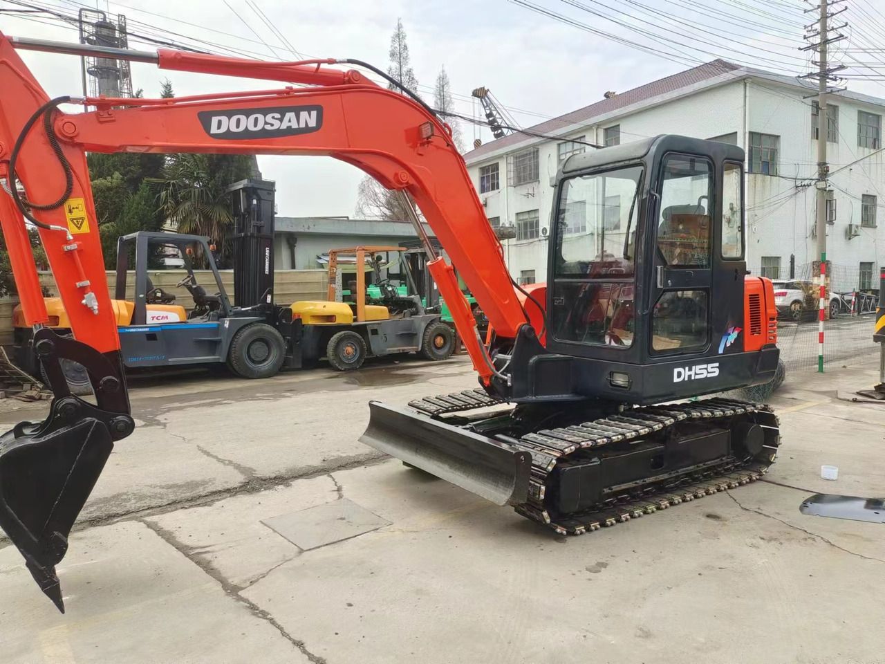 2022 Doosan DH55 crawler excavator, side view 2022 Doosan DH55 crawler excavator, side view
