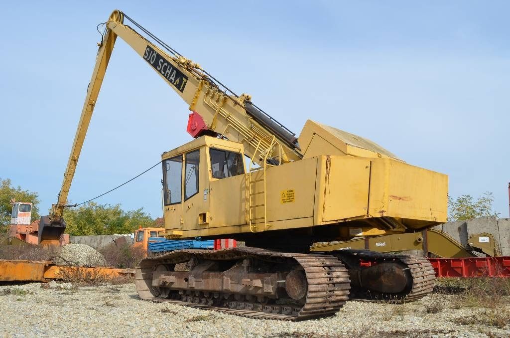 1989 Priestman VC20 dragline, rear three-quarter view 1989 Priestman VC20 dragline, rear three-quarter view