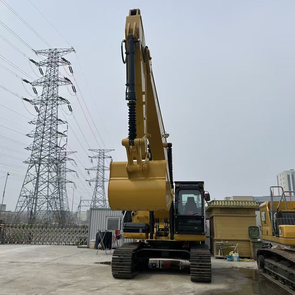 2020 Caterpillar 329D crawler excavator, front view 2020 Caterpillar 329D crawler excavator, front view