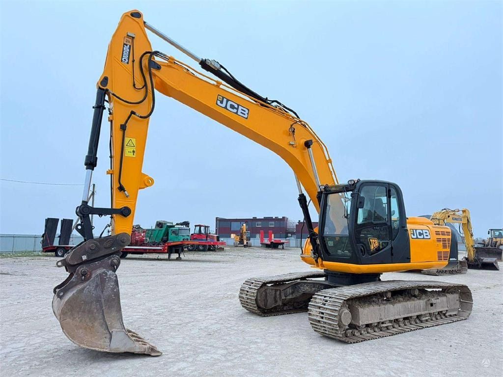 2015 JCB JS220LCT4 crawler excavator, side profile view 2015 JCB JS220LCT4 crawler excavator, side profile view