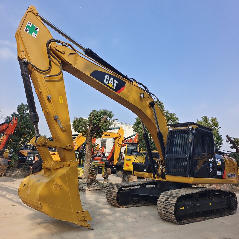 2025 Caterpillar 330D2L crawler excavator, side view 2025 Caterpillar 330D2L crawler excavator, side view