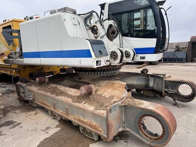 2014 Liebherr R956 HD crawler excavator upper carriage view 2014 Liebherr R956 HD crawler excavator upper carriage view