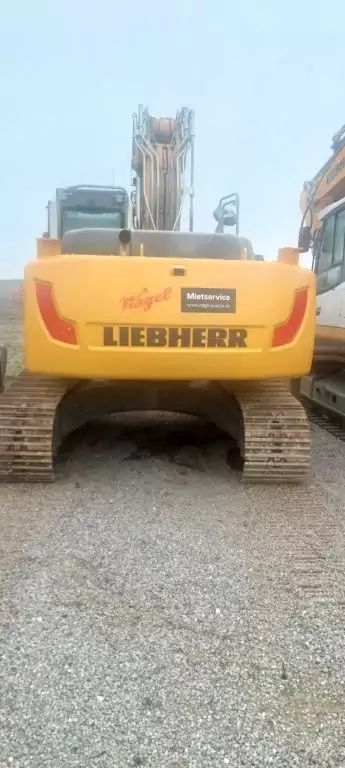 2019 Liebherr R922 LITR. crawler excavator, rear view