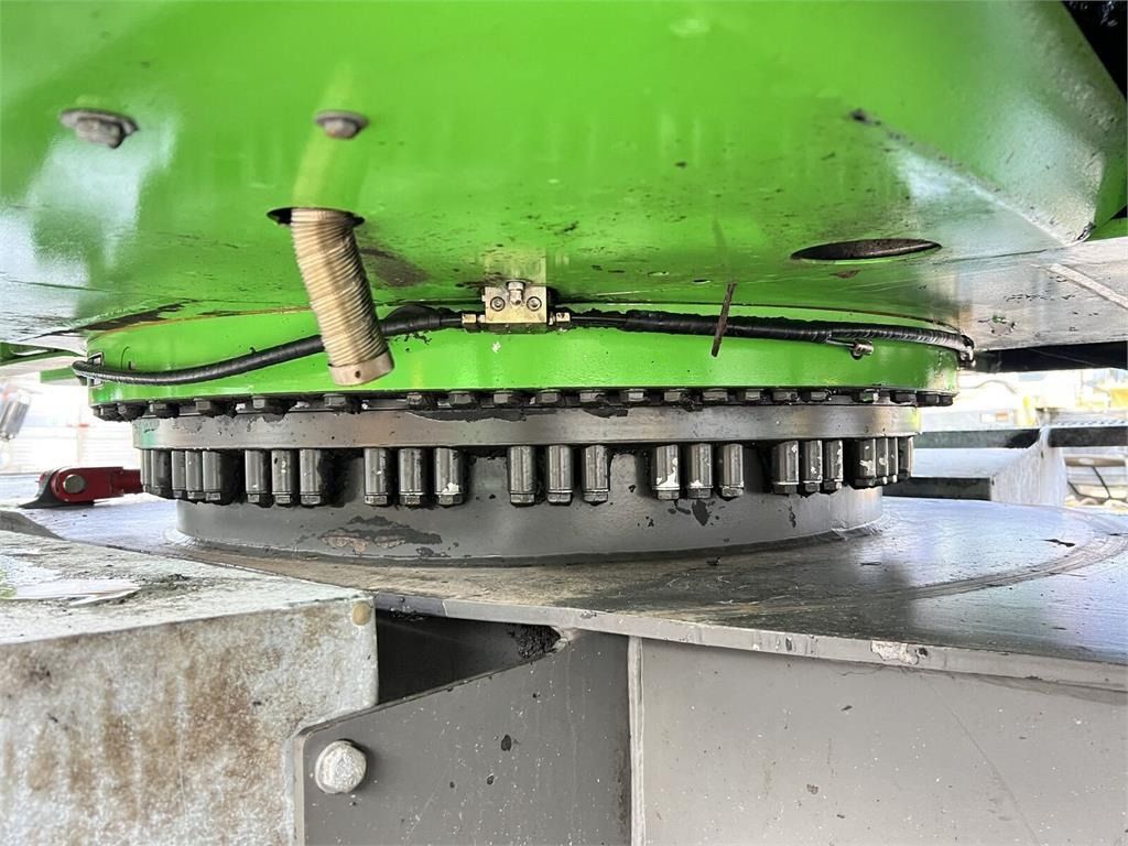 2012 Sennebogen 825 K13 material handler swing bearing detail