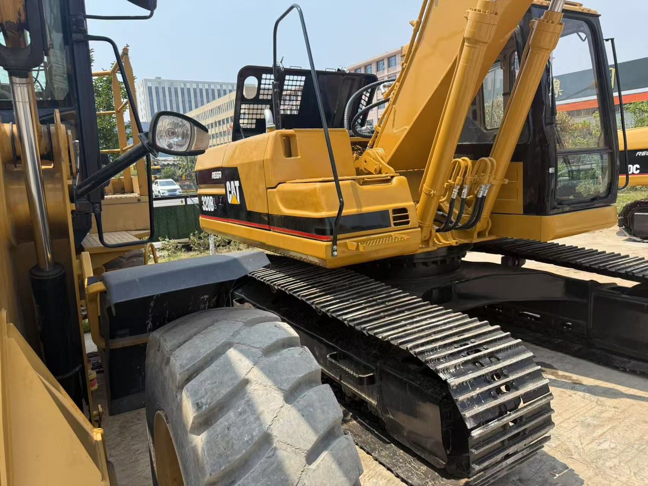 2022 Caterpillar 320B crawler excavator side view 2022 Caterpillar 320B crawler excavator side view