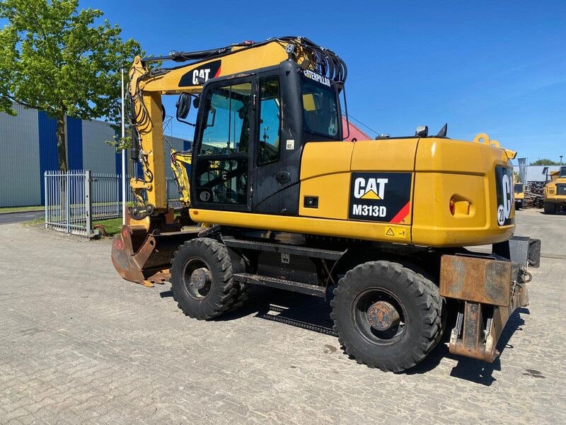 2014 Caterpillar M313D wheel excavator side view