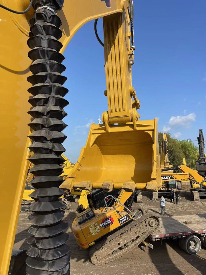 2023 Caterpillar 349D2L crawler excavator bucket and boom detail 2023 Caterpillar 349D2L crawler excavator bucket and boom detail
