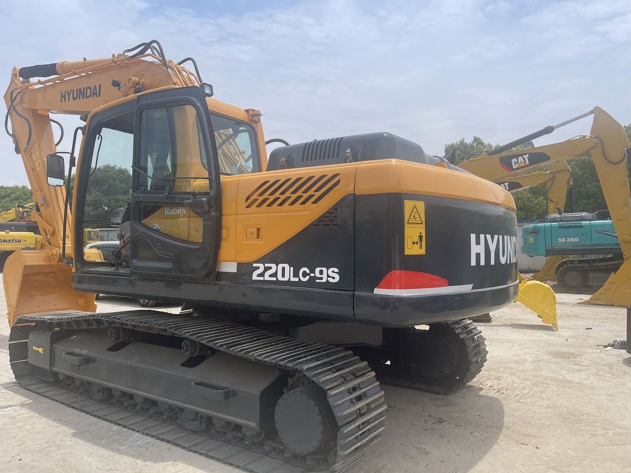 2019 Hyundai R220LC-9S crawler excavator, rear three-quarter view