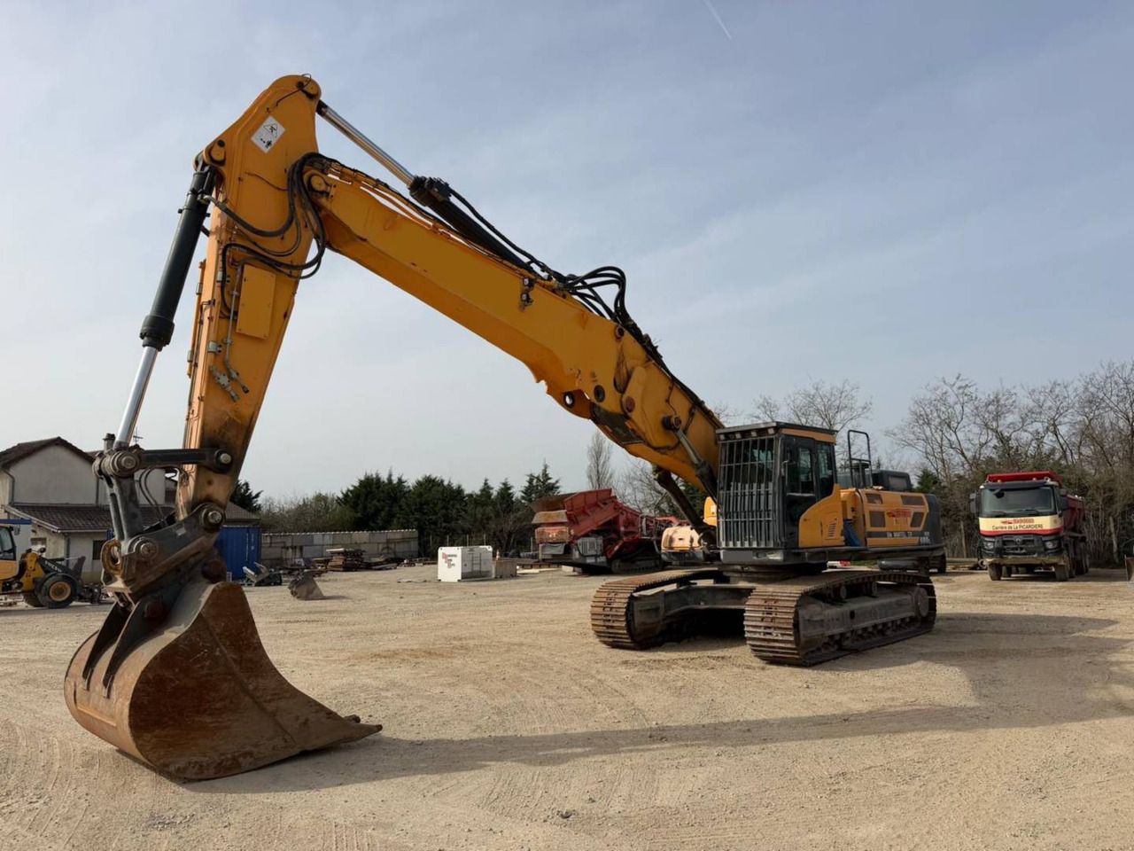 2017 Hyundai HX480LC crawler excavator, front three-quarter view 2017 Hyundai HX480LC crawler excavator, front three-quarter view