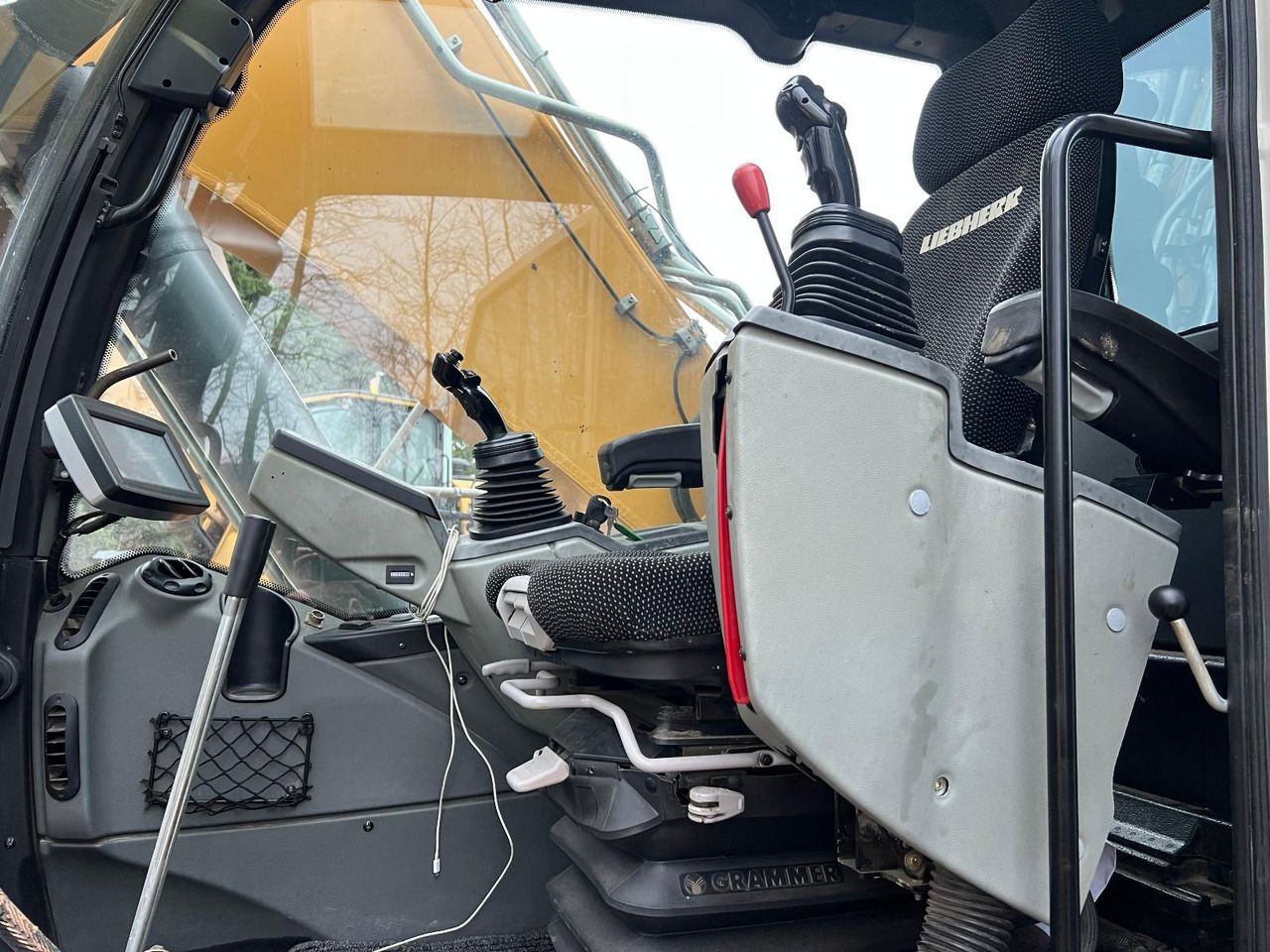 2017 Liebherr R926 crawler excavator interior cab view 2017 Liebherr R926 crawler excavator interior cab view