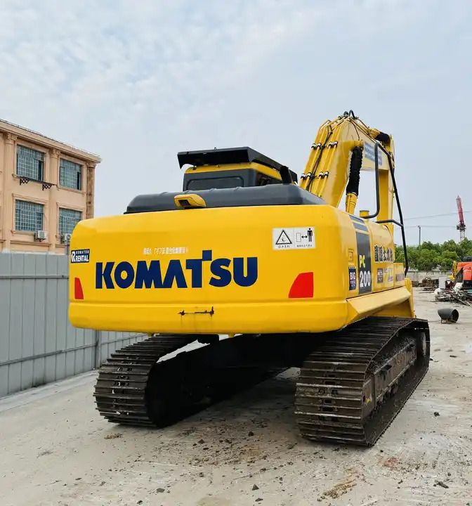 2018 Komatsu PC200-6 crawler excavator rear view 2018 Komatsu PC200-6 crawler excavator rear view