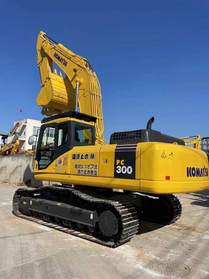 2023 Komatsu PC300-7 crawler excavator, rear three-quarter view 2023 Komatsu PC300-7 crawler excavator, rear three-quarter view