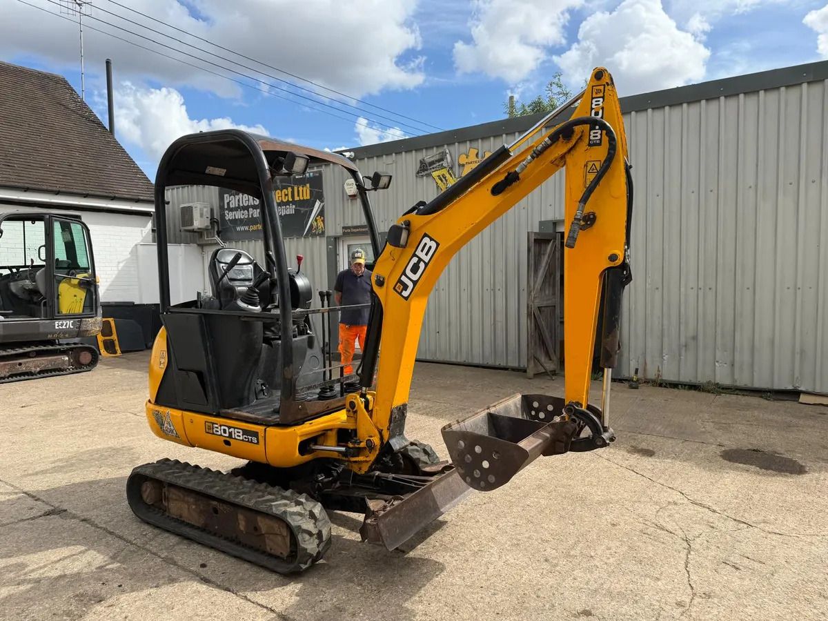 2016 JCB 8018CTS mini excavator side view 2016 JCB 8018CTS mini excavator side view