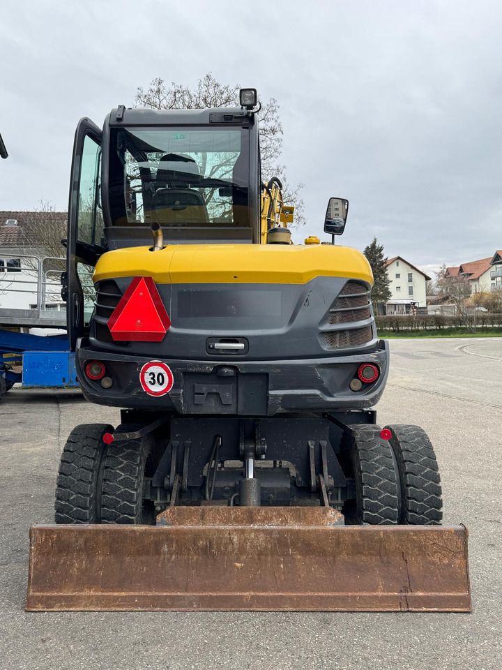 2020 Doosan DX57W-5 wheel excavator, rear view 2020 Doosan DX57W-5 wheel excavator, rear view