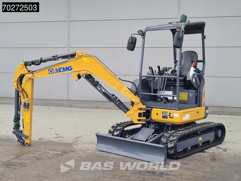 2023 XCMG XE27E mini excavator, side view 2023 XCMG XE27E mini excavator, side view
