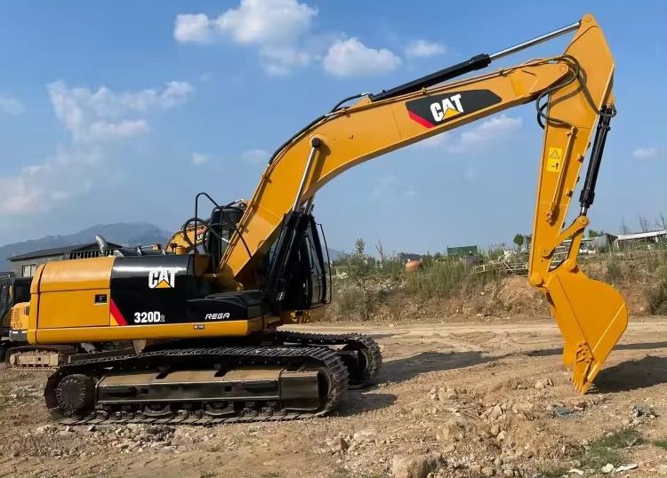 Excavadora de orugas Caterpillar 320D2 2023, vista de perfil lateral Excavadora de orugas Caterpillar 320D2 2023, vista de perfil lateral