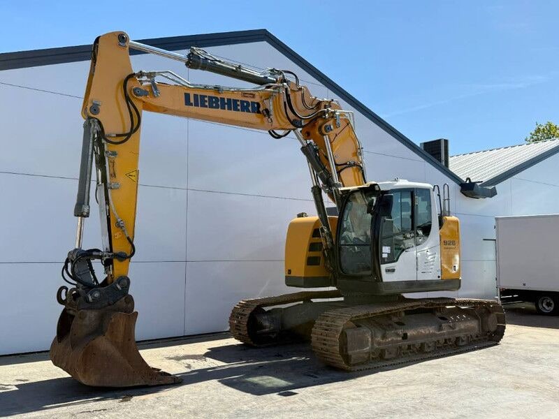 2015 Liebherr R 926 crawler excavator, side view 2015 Liebherr R 926 crawler excavator, side view
