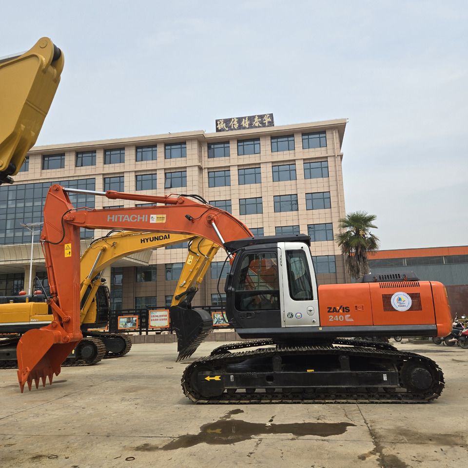 2021 Hitachi Zaxis 240 crawler excavator side view