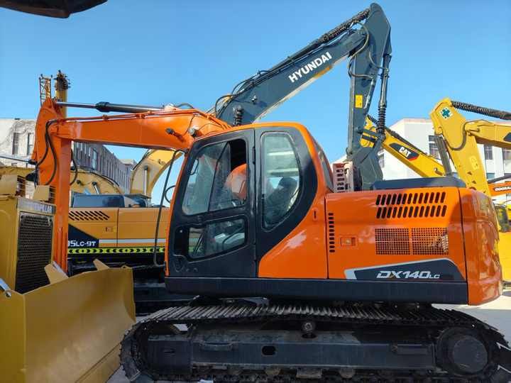 2022 Doosan DX140LC crawler excavator side view 2022 Doosan DX140LC crawler excavator side view