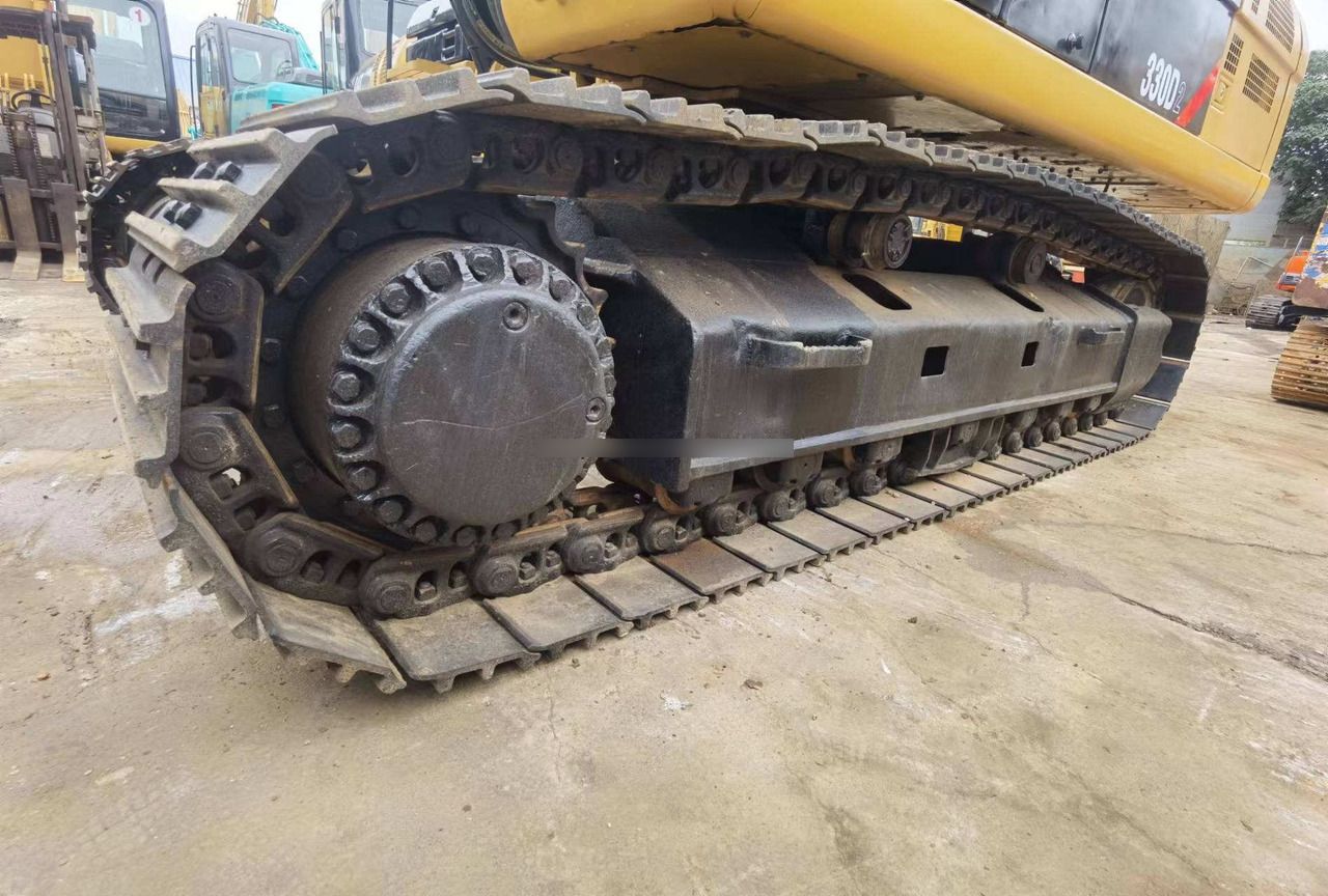 2018 Caterpillar 330DL crawler excavator track assembly detail