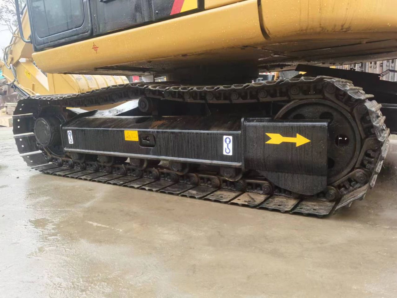 2018 Caterpillar 307E2 mini excavator undercarriage side view 2018 Caterpillar 307E2 mini excavator undercarriage side view
