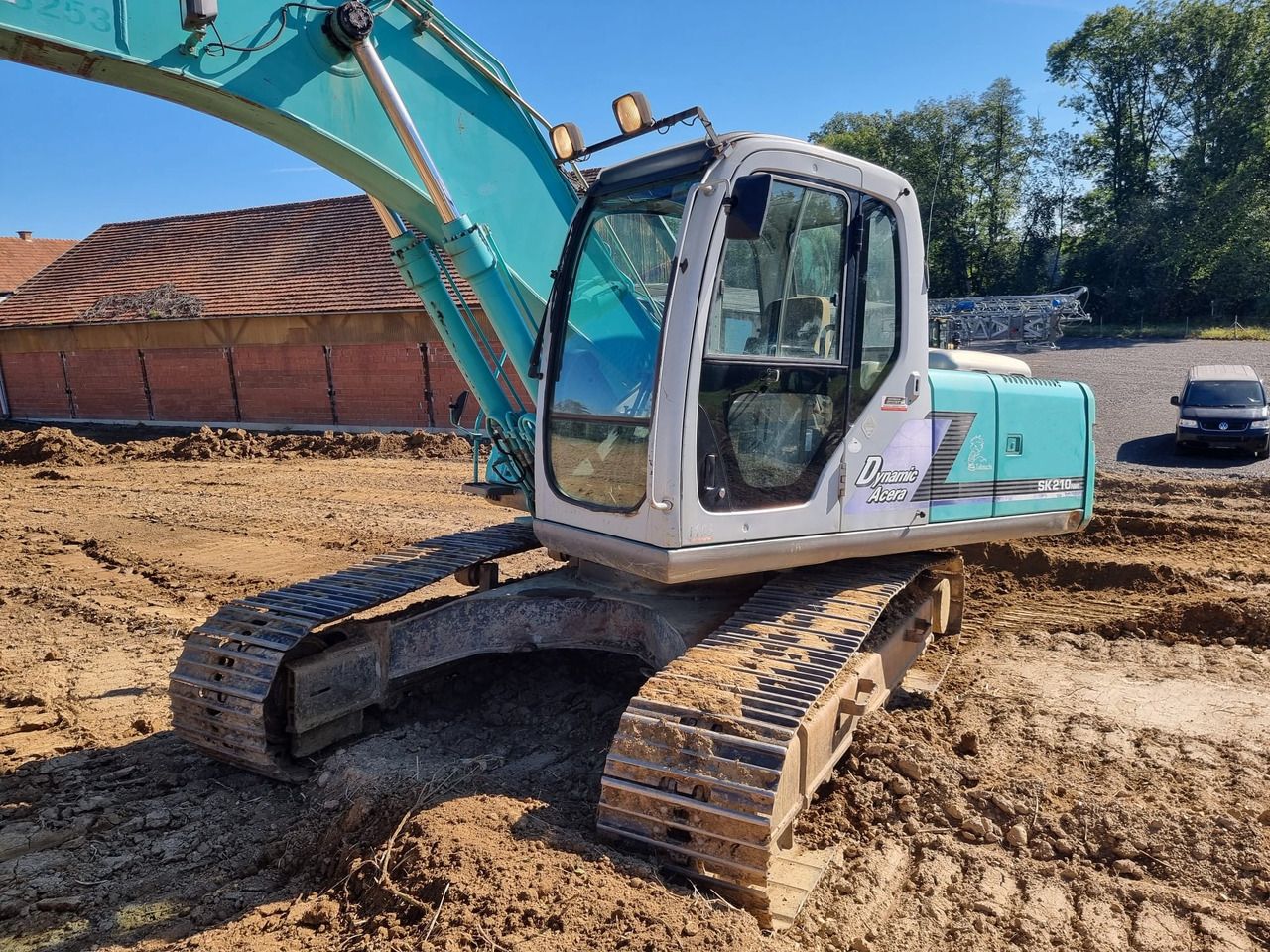 2004 Kobelco SK210NLC-6E crawler excavator, front three-quarter view