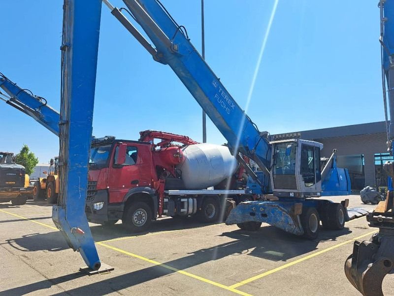 2006 Fuchs MHL350C material handler side view