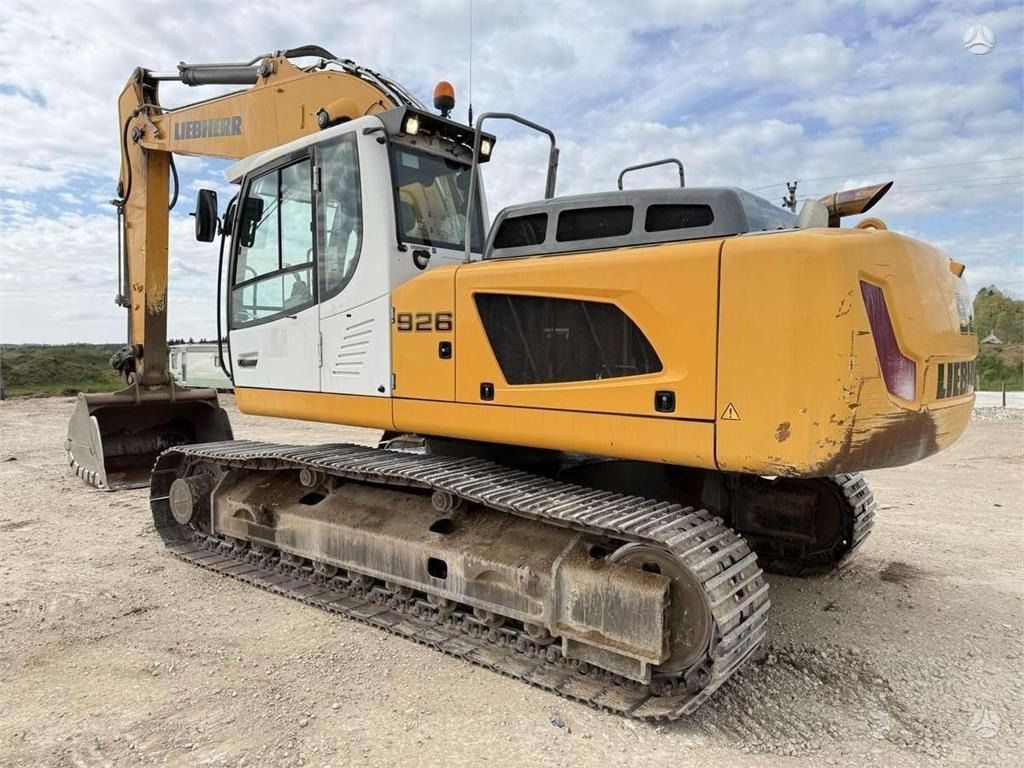 2016 Liebherr R926 LC crawler excavator, rear three-quarter view