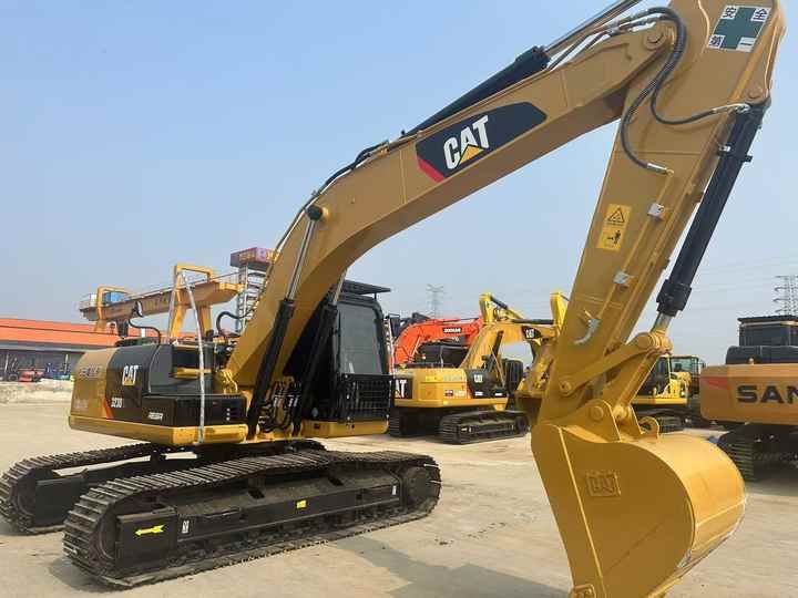 2020 Caterpillar 323DL crawler excavator, side view 2020 Caterpillar 323DL crawler excavator, side view