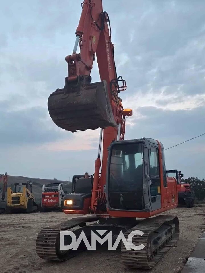 2006 Hitachi ZX130 crawler excavator, front view 2006 Hitachi ZX130 crawler excavator, front view