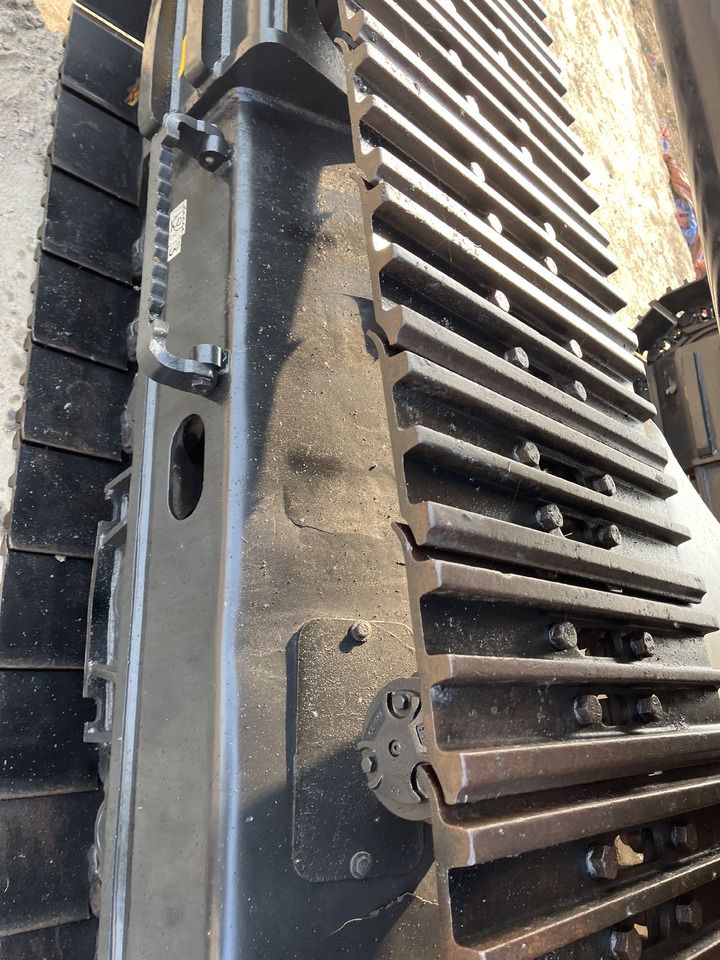 2023 Volvo EC290 crawler excavator track detail
